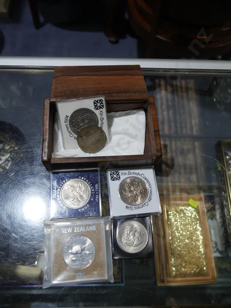 Assorted coins Image 1++