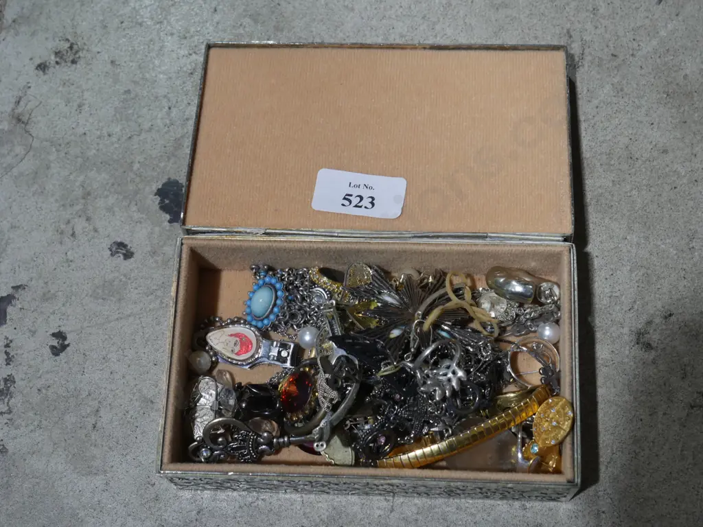 Assorted jewelry Image 1++