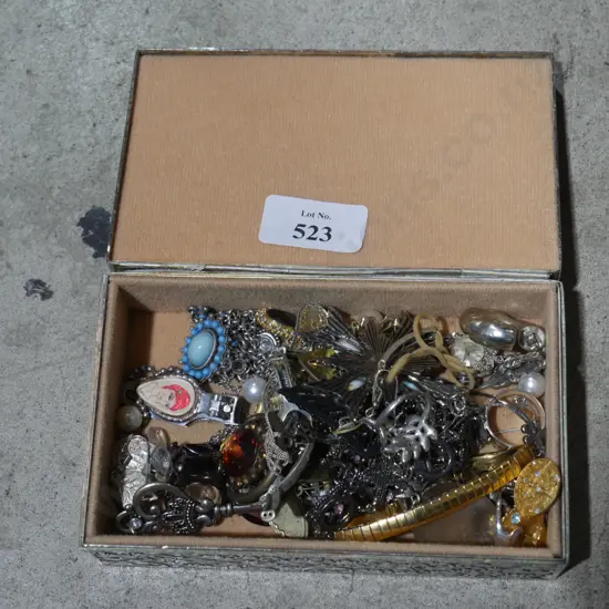 Assorted jewelry