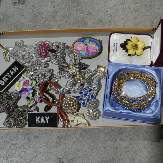 Assorted jewelry