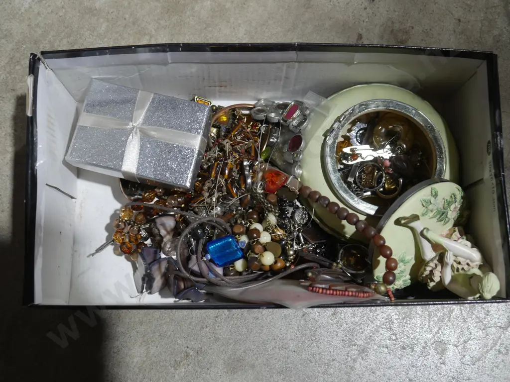 Assorted jewellery Image 1++