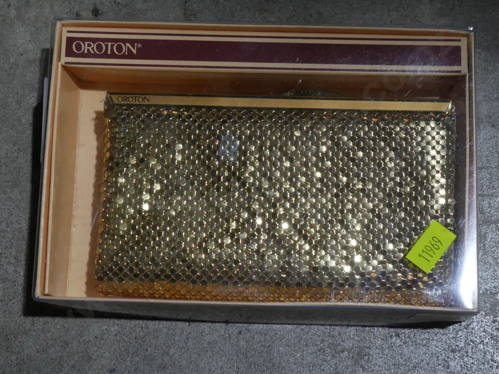 Oroton purse Image 1++
