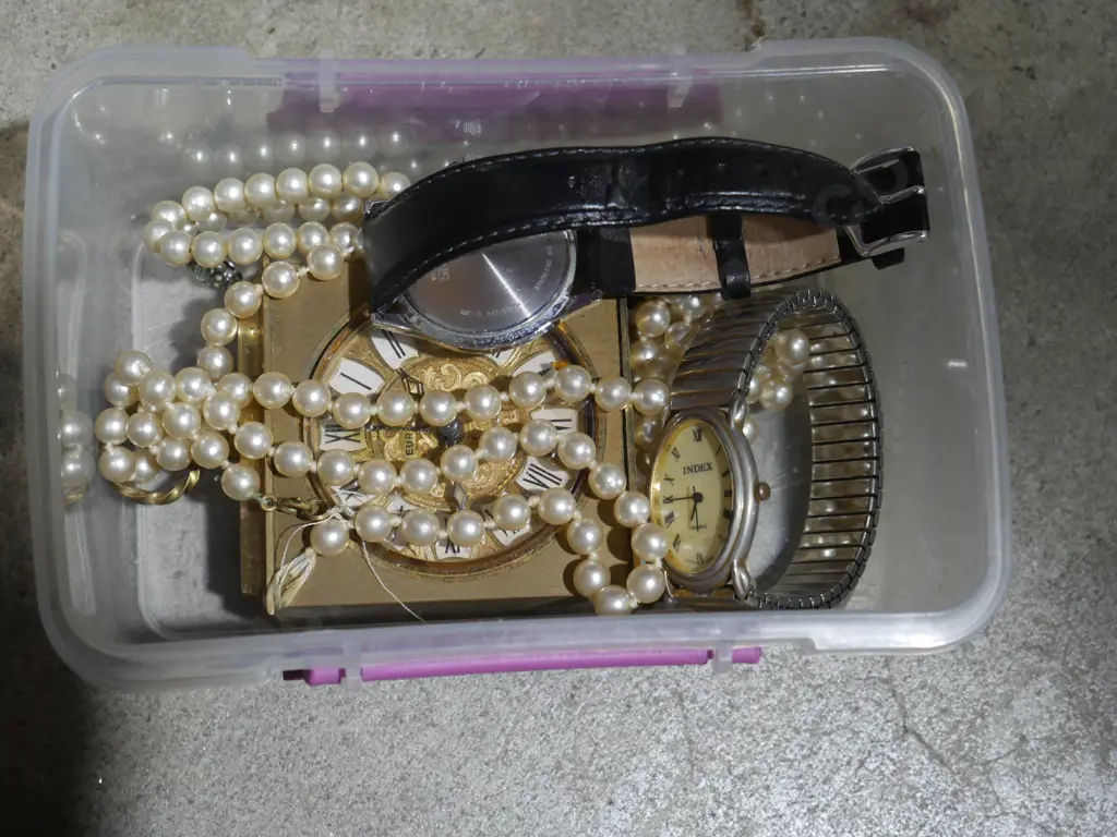 Jewellery, watch Image 1++