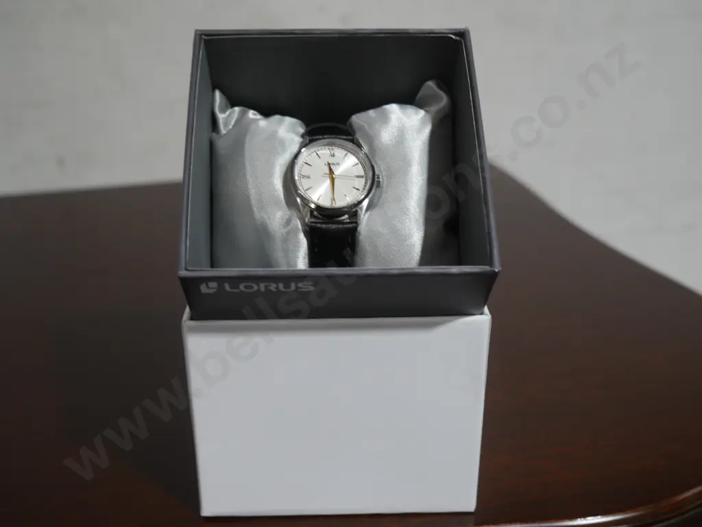 Lorus ladies watch Image 1++