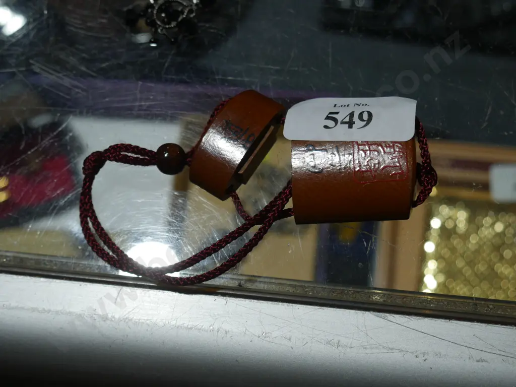Oriental dice holder Image 1++