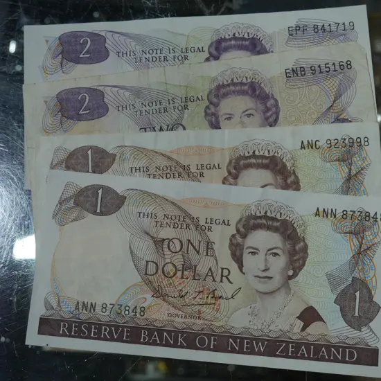$1 and $2 New Zealand banknotes