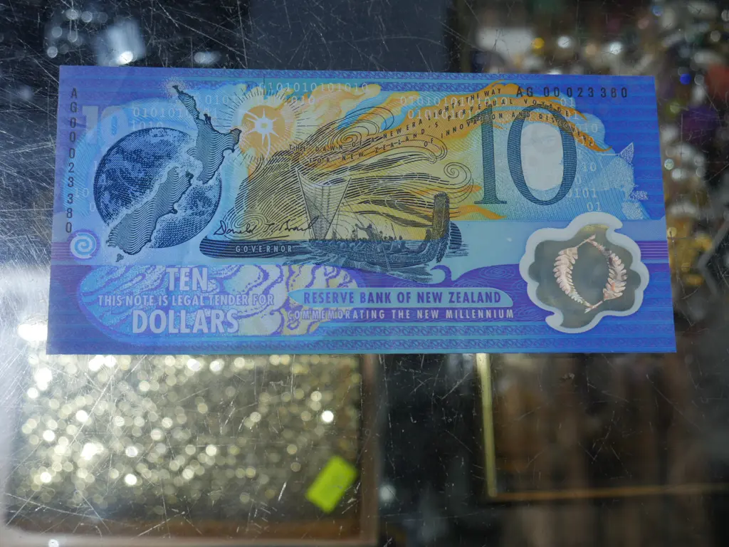 $10 New Zealand millennium banknote Image 1++