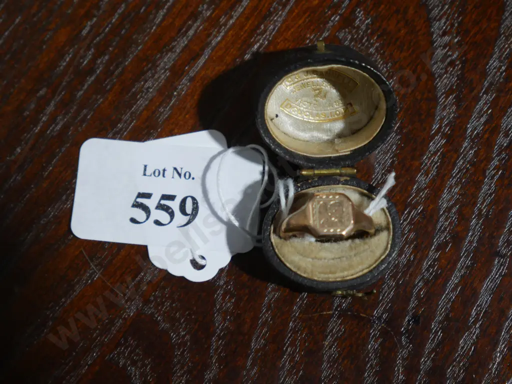 9ct gold signet ring Image 1++