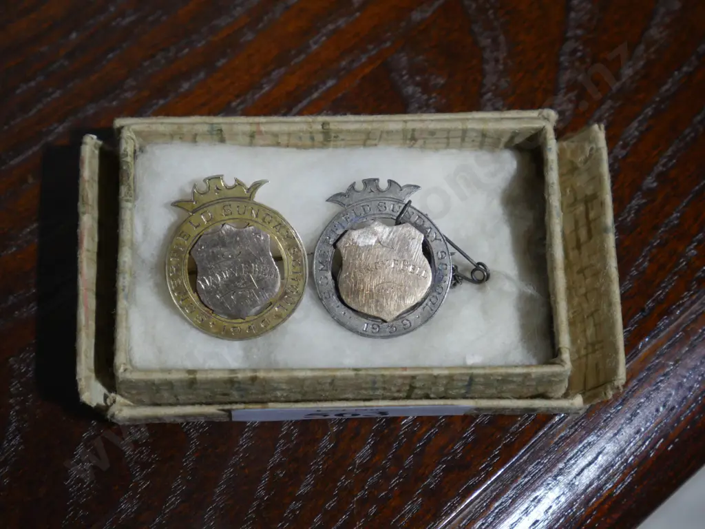 9ct,sterling silver badges Image 1++