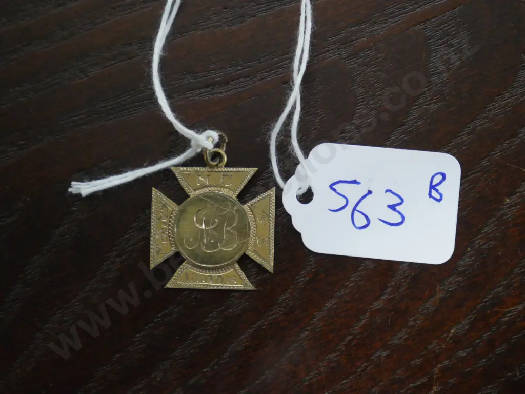9ct gold pendant Image 1++