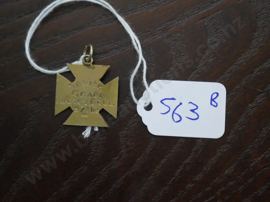 9ct gold pendant Image 1++