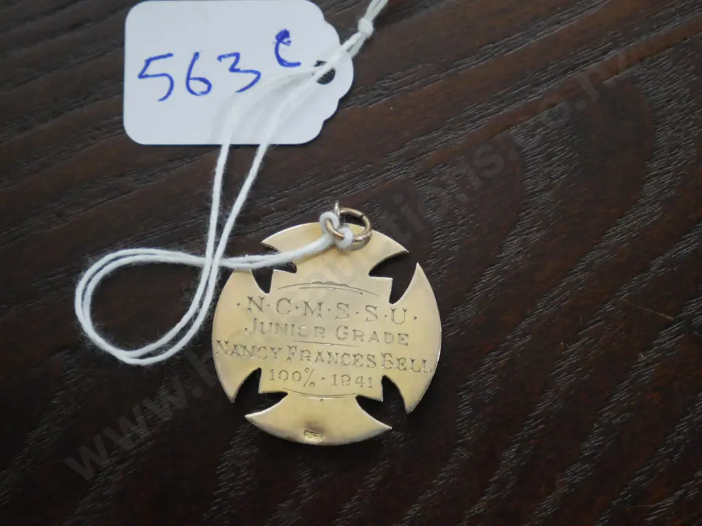 9ct gold pendant Image 1++