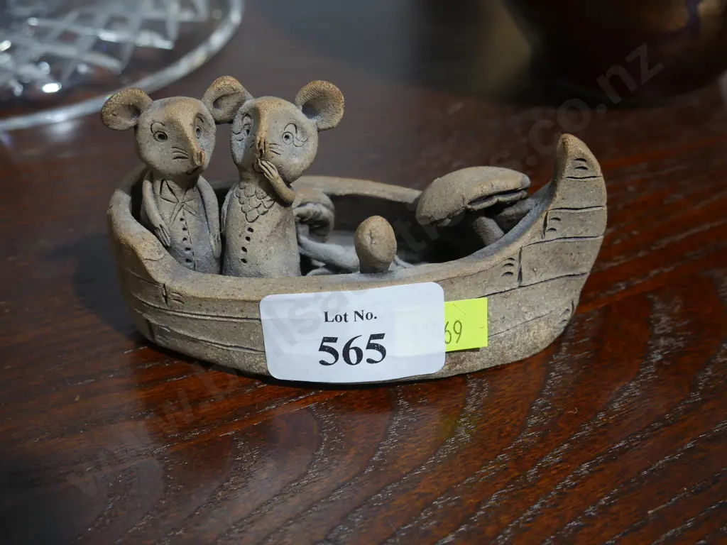 New Zealand pottery mice in a boat Image 1++