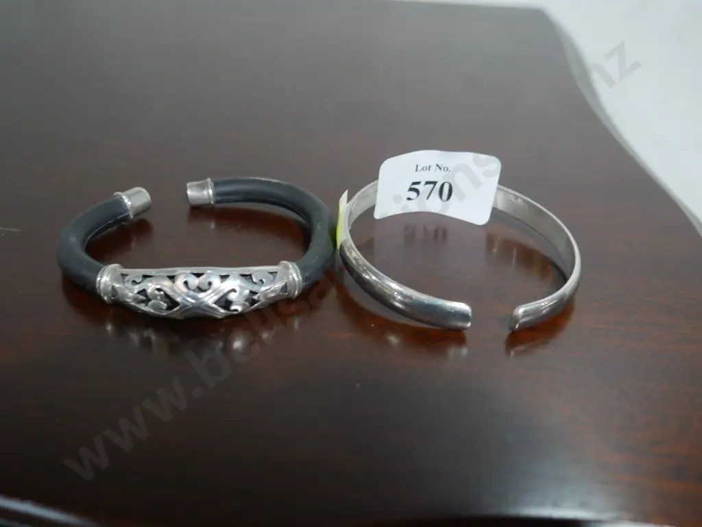 2 sterling silver bangles Image 1++