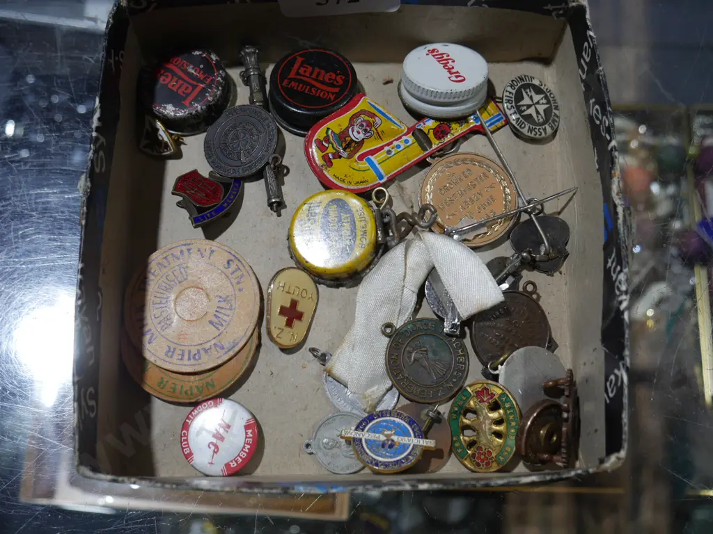 Assorted badges etc Image 1++