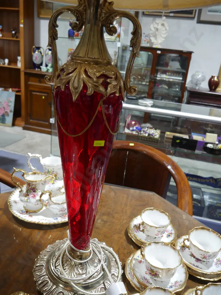 Red ruby glass base table lamp Image 1++