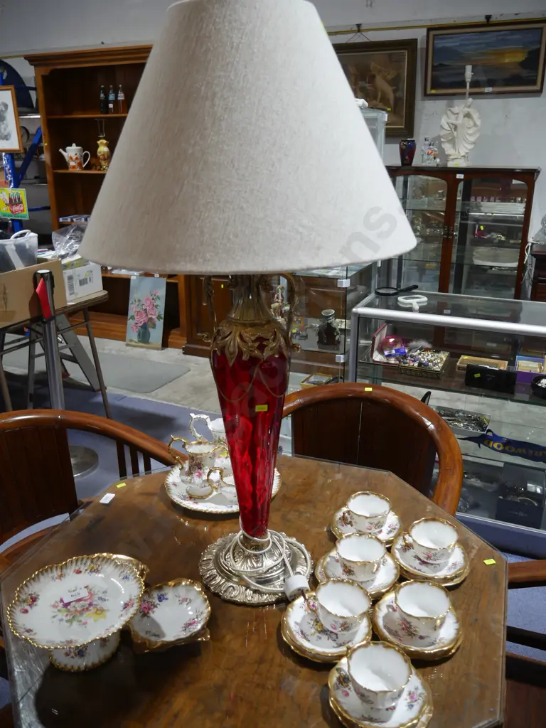 Red ruby glass base table lamp Image 1++