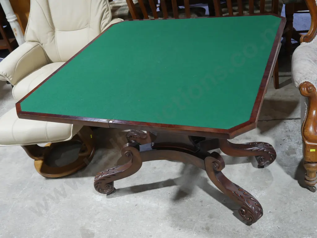 Pedestal base games table Image 1++