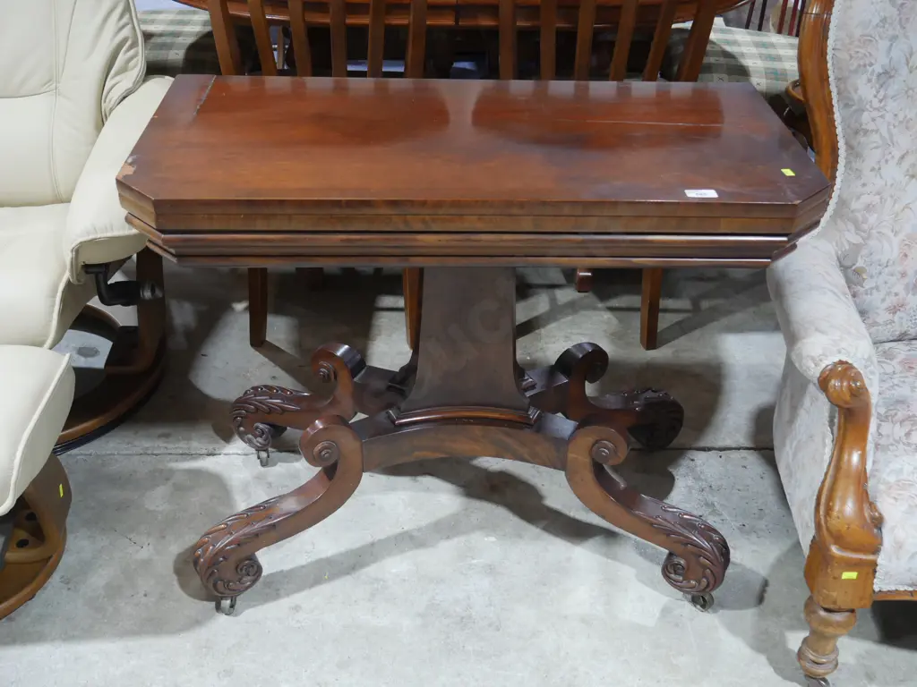 Pedestal base games table Image 1++