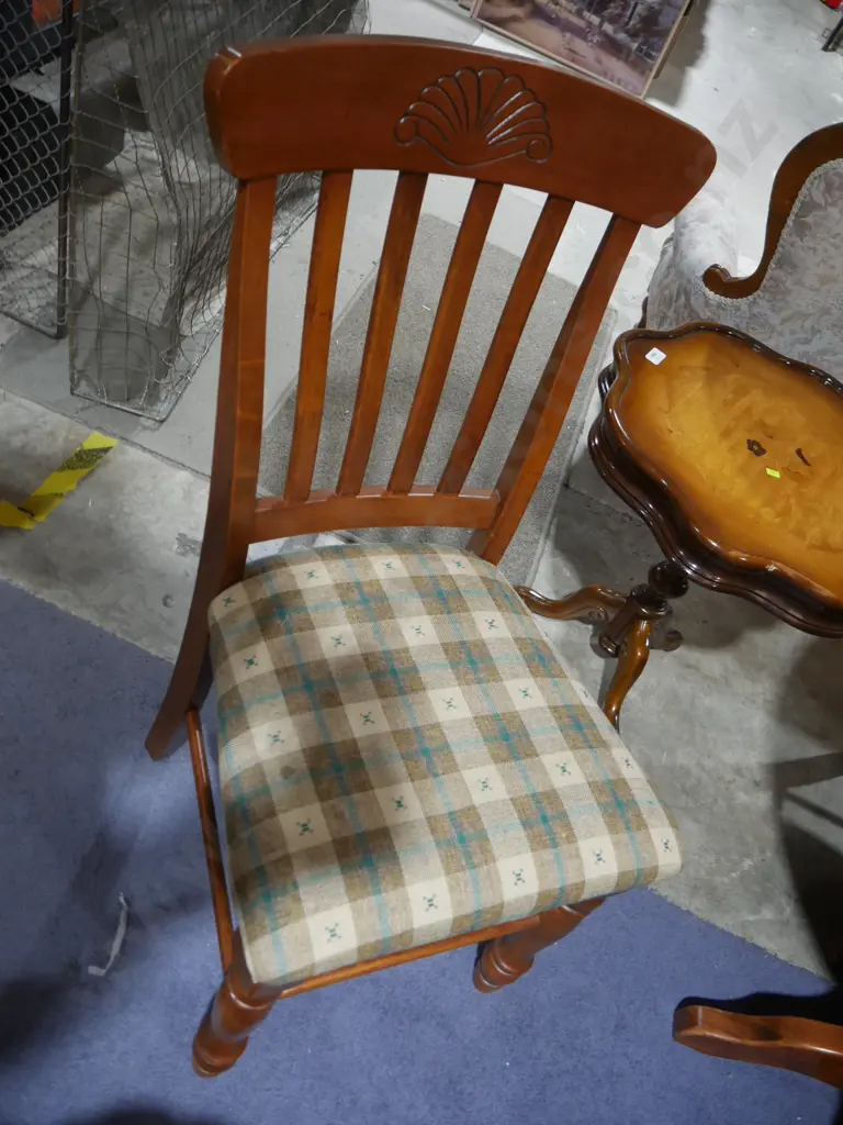 Extendable dining table and 6 chairs Image 1++
