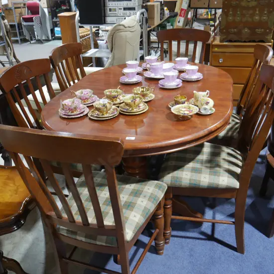 Extendable dining table and 6 chairs