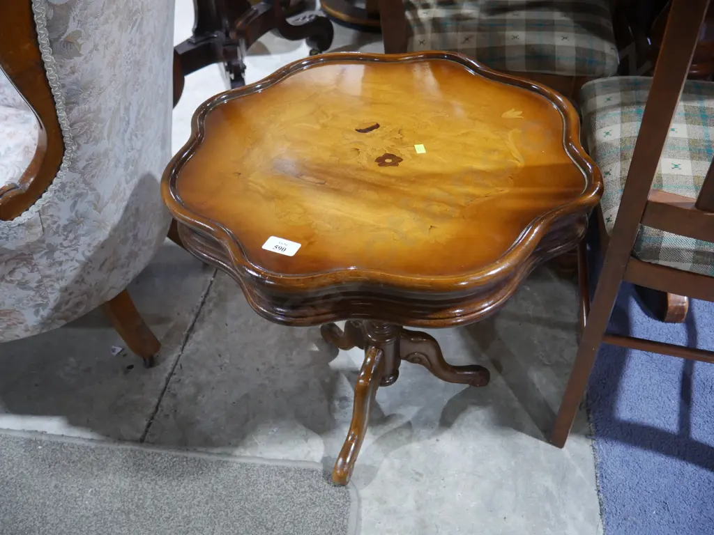 Pedestal inlaid occasional table Image 1++