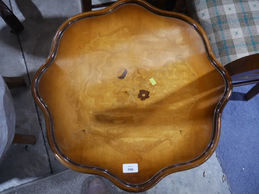 Pedestal inlaid occasional table Image 1++