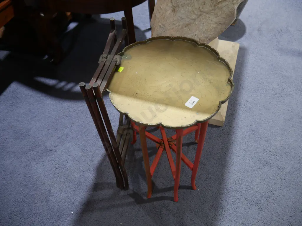 Folding occasional table/plant stand Image 1++