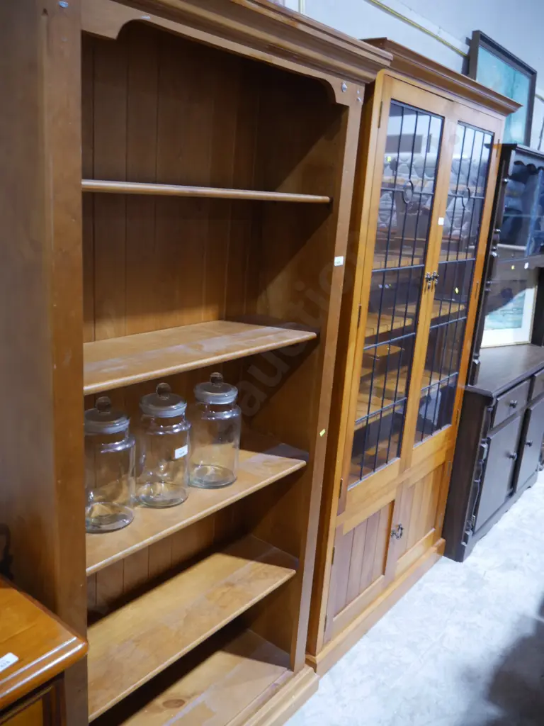 Large bookcase Image 1++