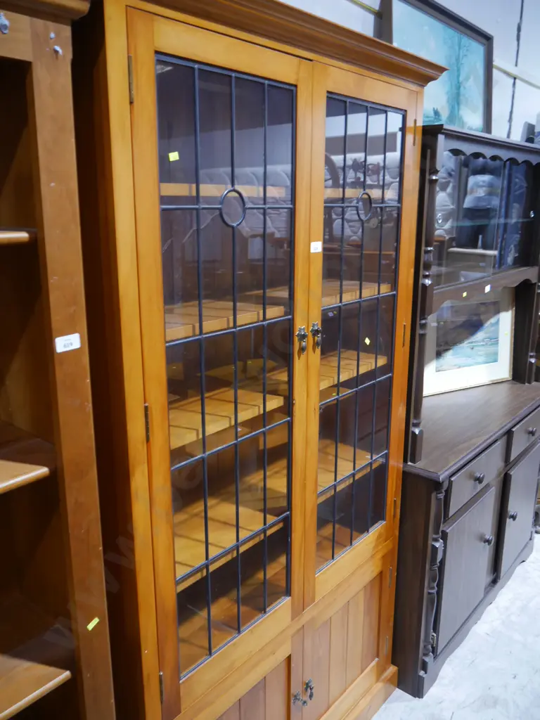 Lead light bookcase Image 1++