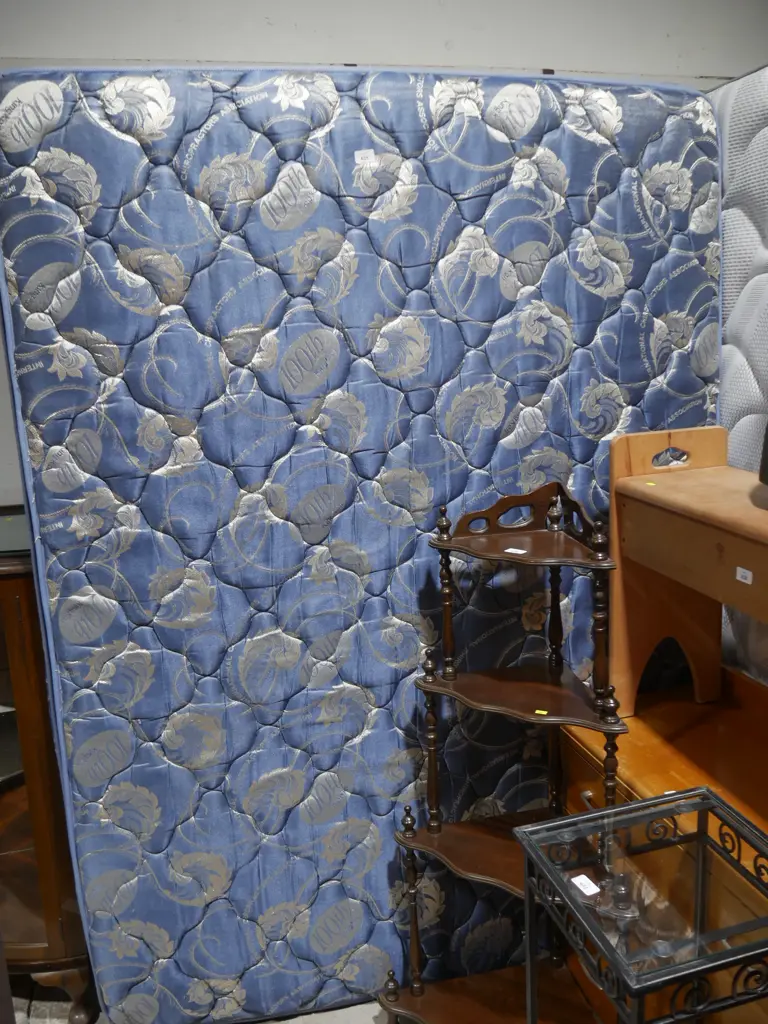 Queen base and mattress Image 1++