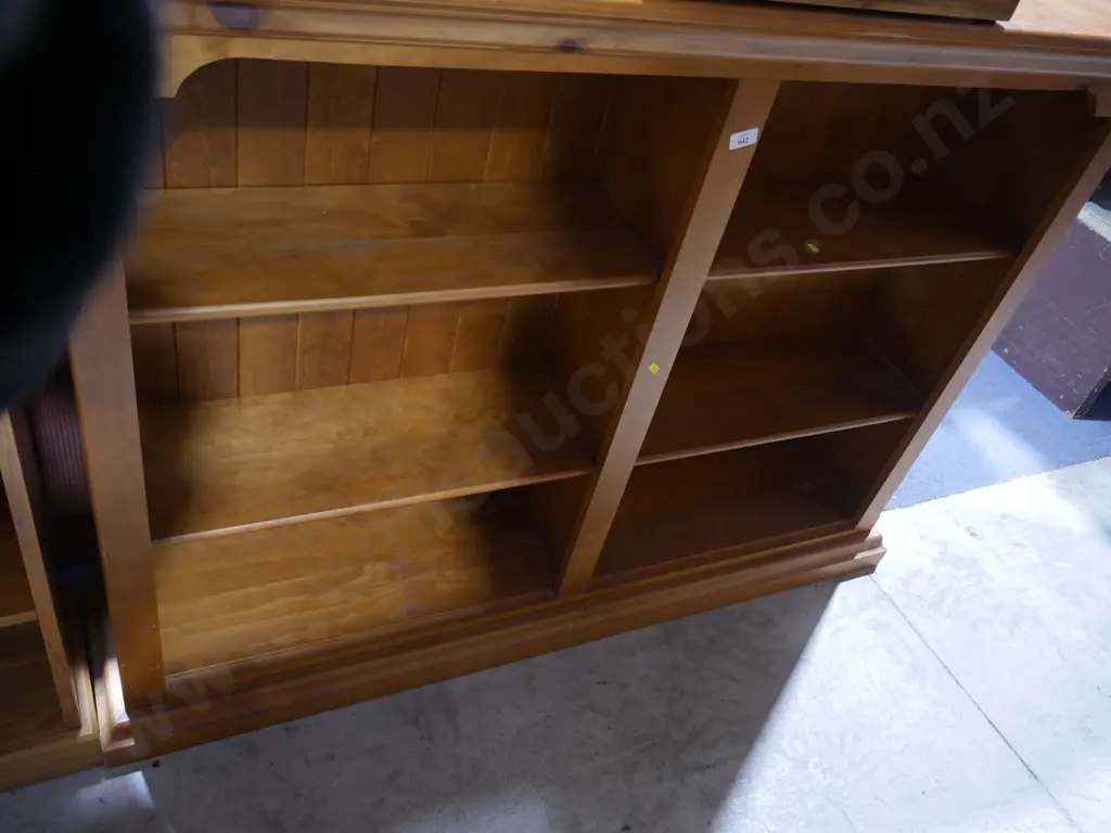 Large bookcase Image 1++