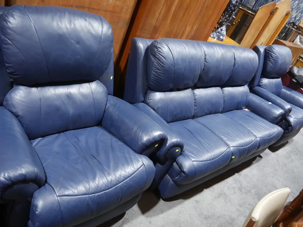 Blue three-piece lounge suite Image 1++