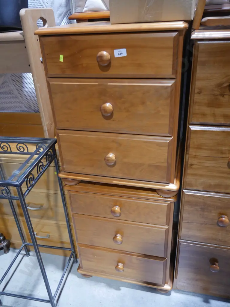 2 bedside drawers Image 1++