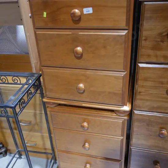 2 bedside drawers