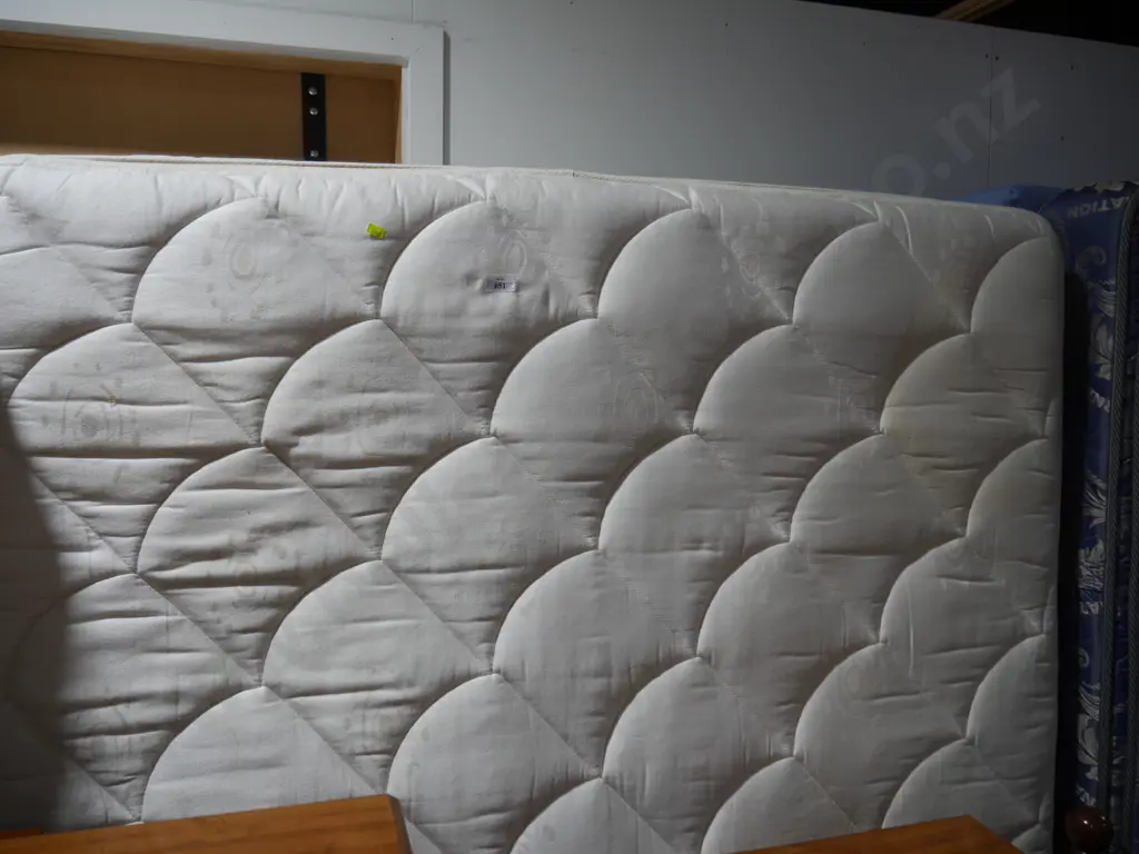 Queen bed Image 1++