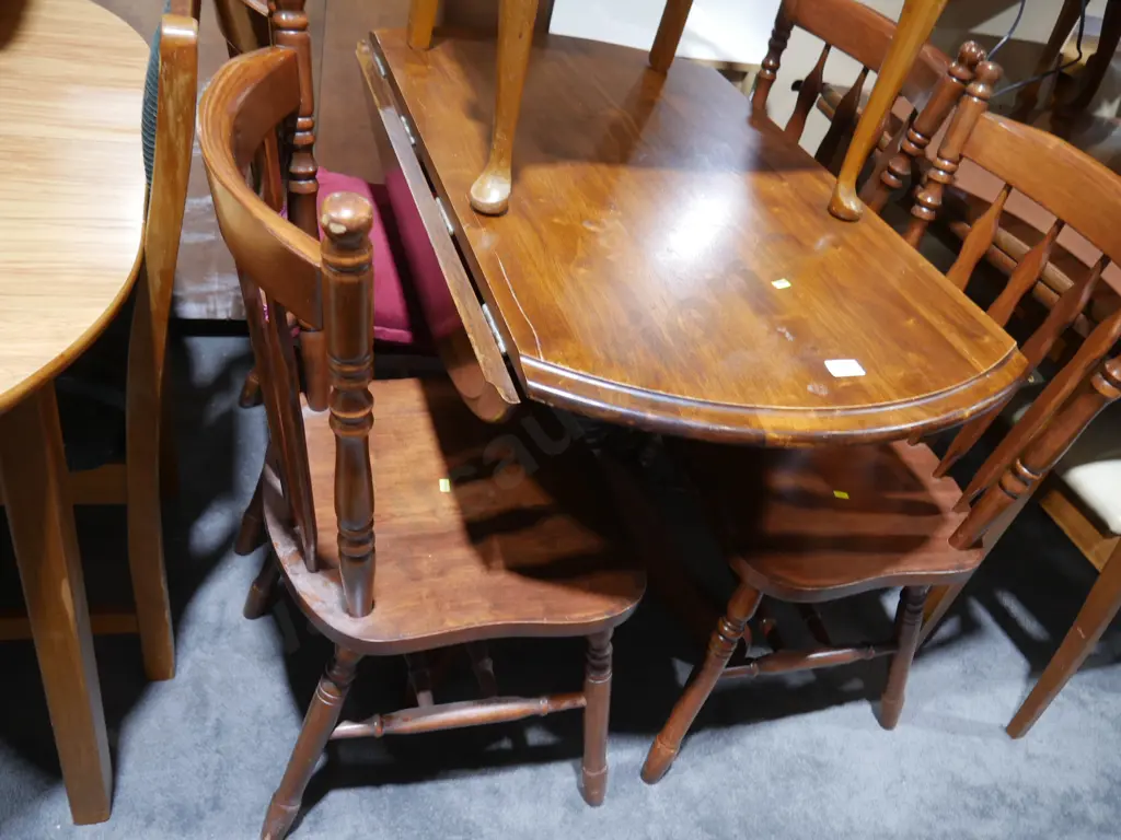 Dining table and four chairs Image 1++