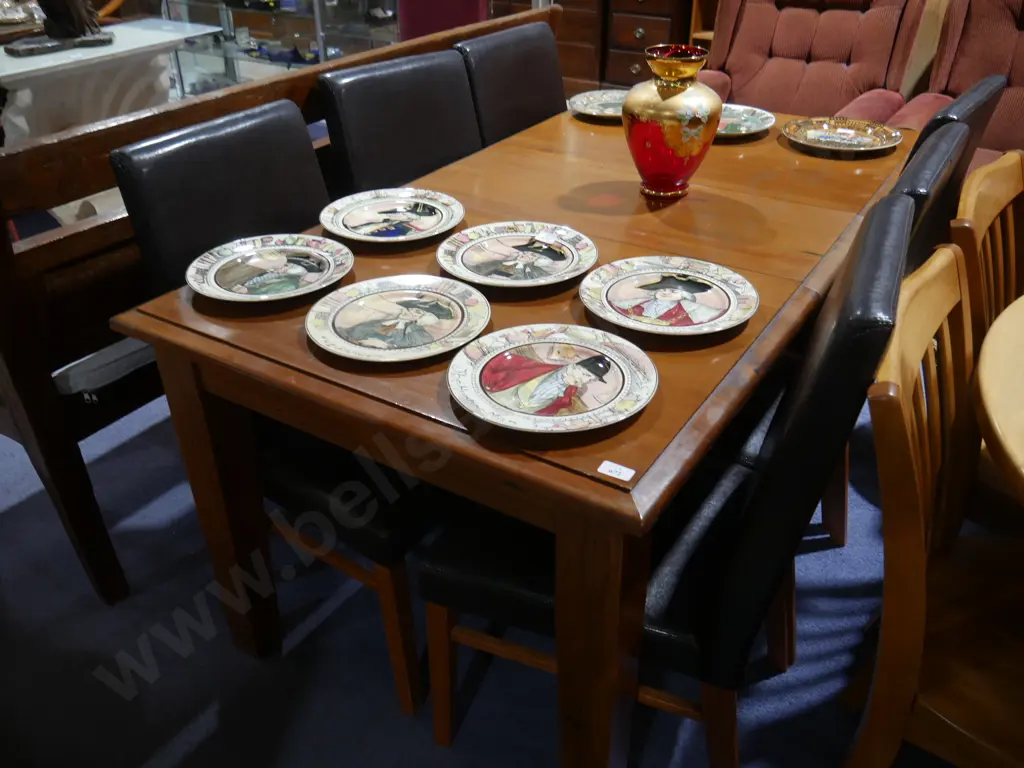 Extendable dining table and 6 chairs Image 1++