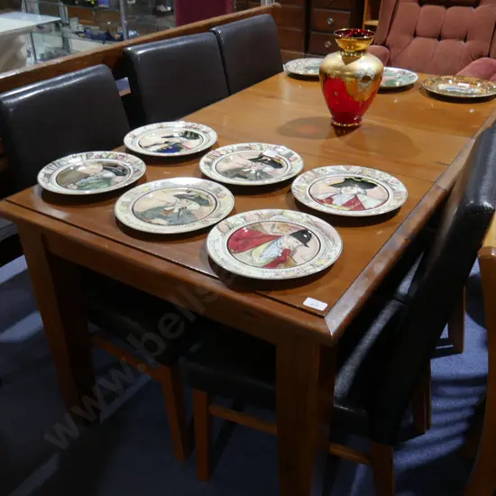 Extendable dining table and 6 chairs