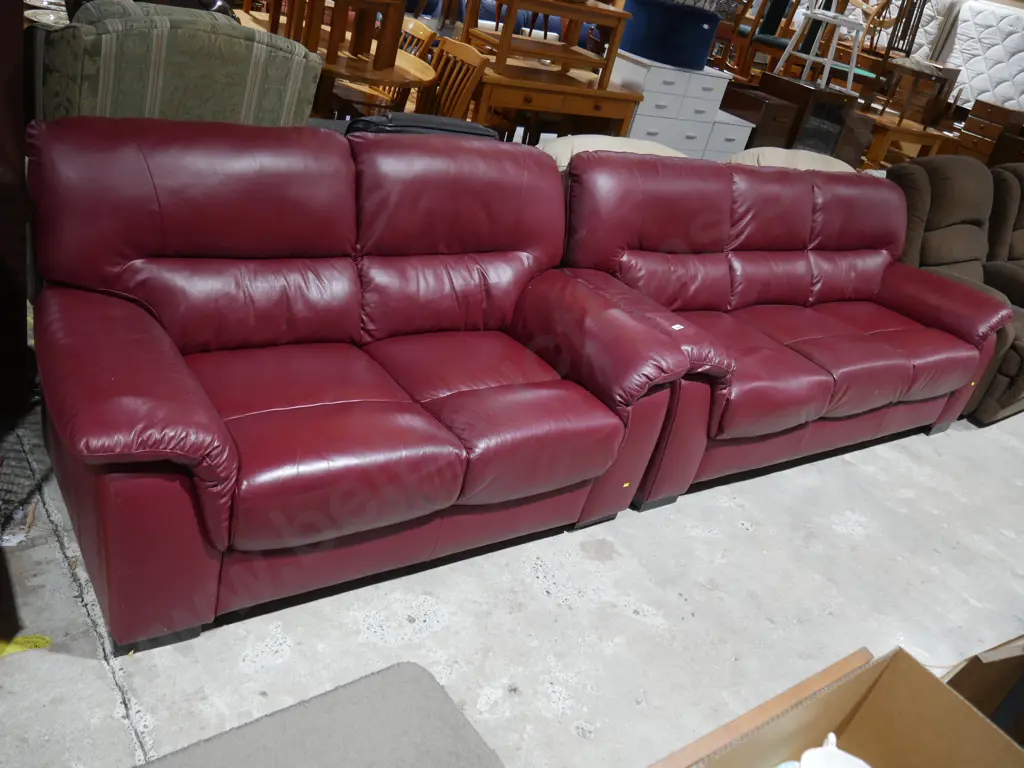 2 piece maroon lounge suite Image 1++