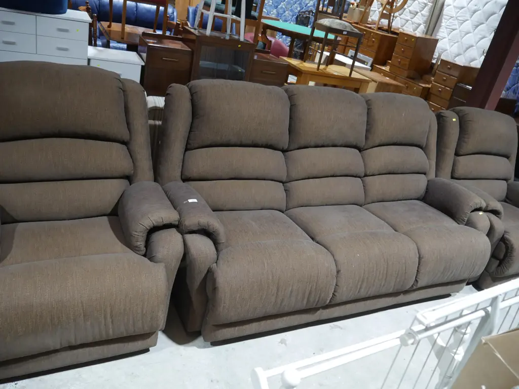 3 piece lounge suite Image 1++