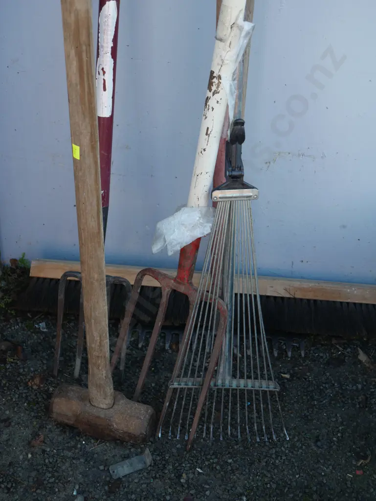 Broom , garden tools Image 1++