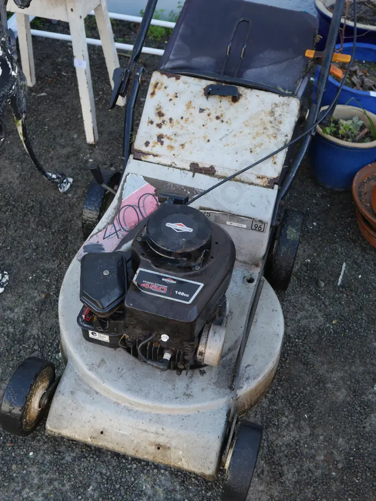 Lawn mower Image 1++