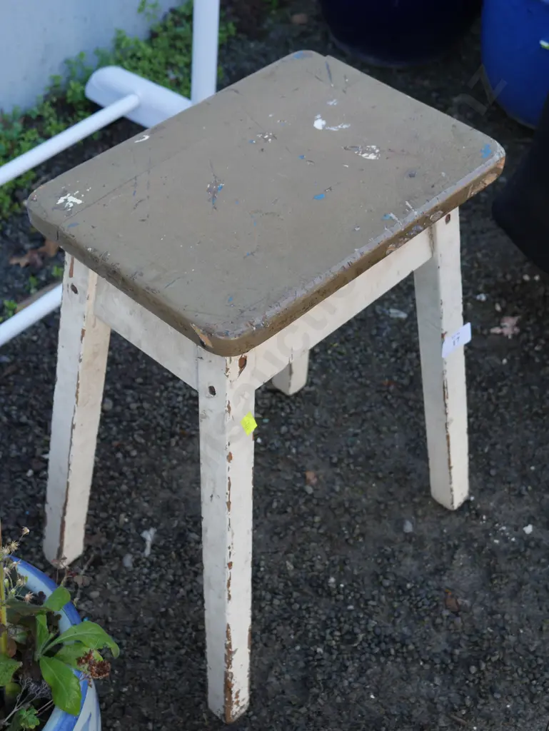 Wooden stool Image 1++