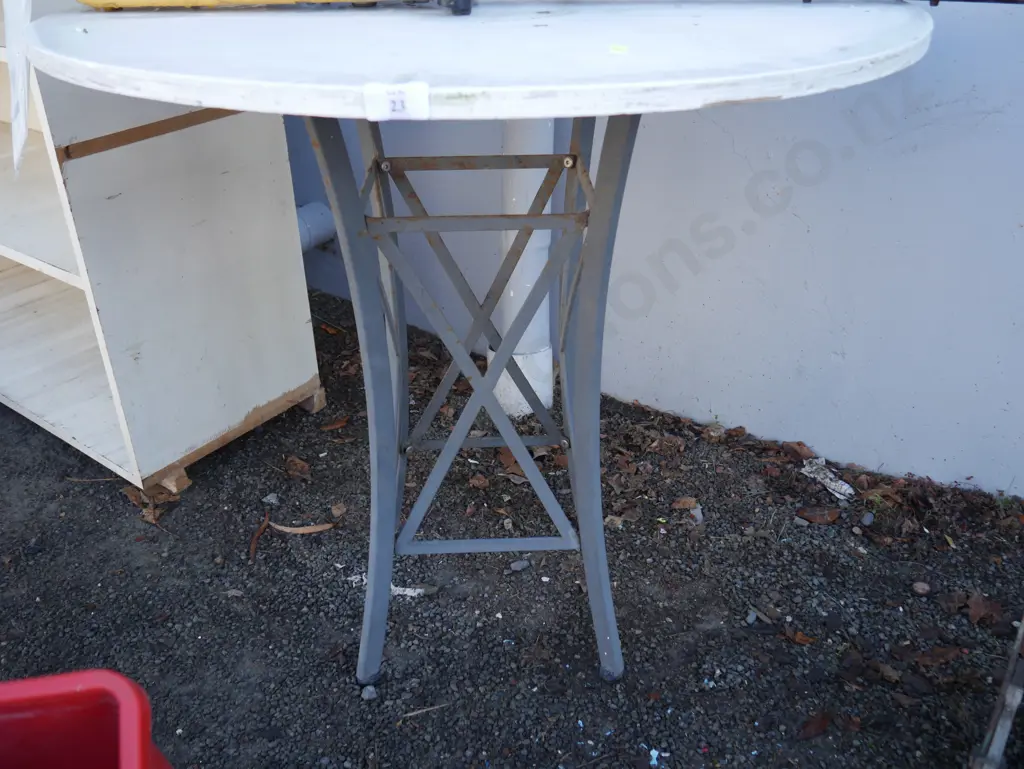 Outdoor table Image 1++