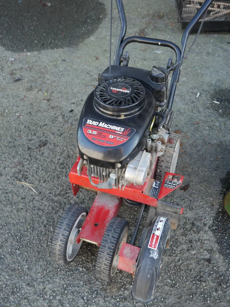 Yard machine petrol lawn edger Image 1++