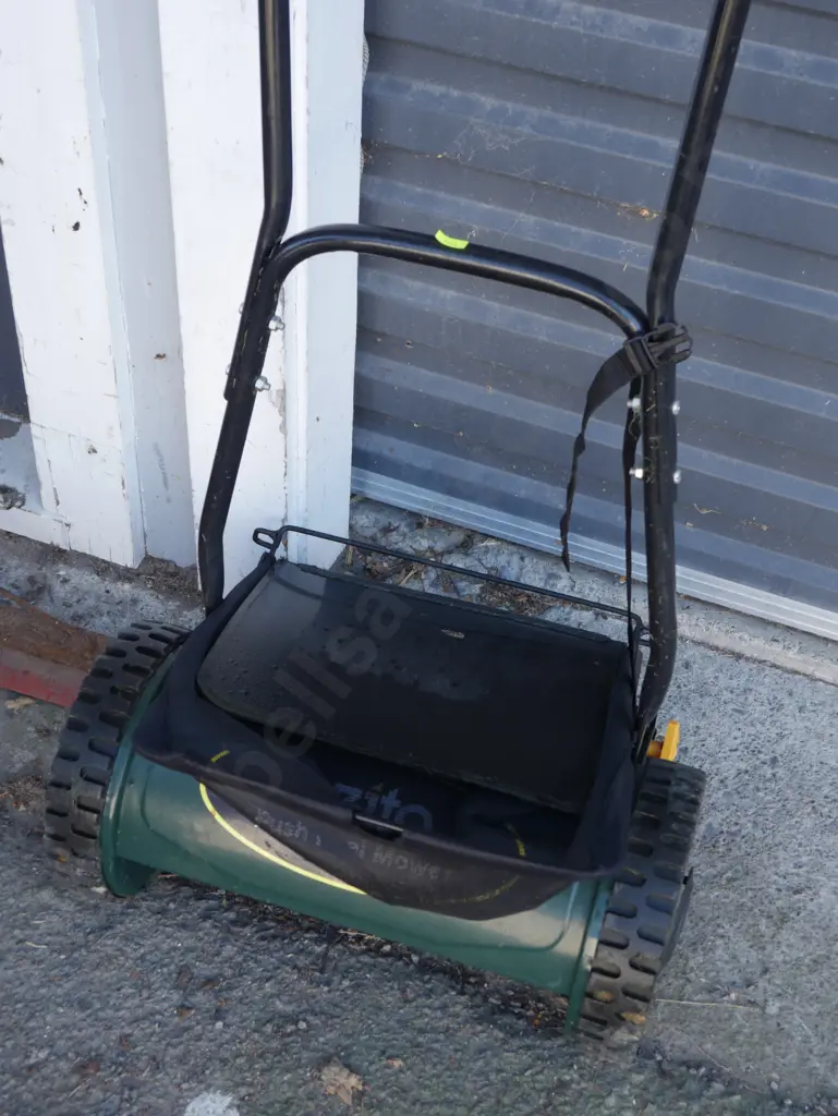 Ozito push mower Image 1++