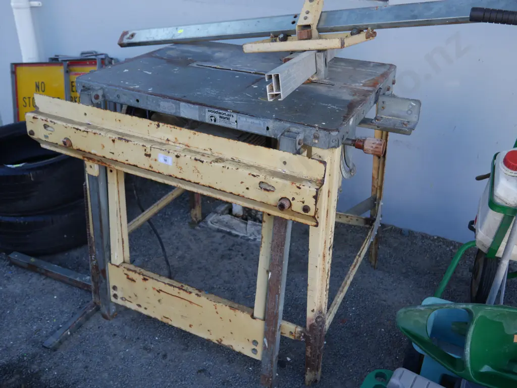 Saw bench Image 1++