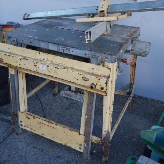 Saw bench