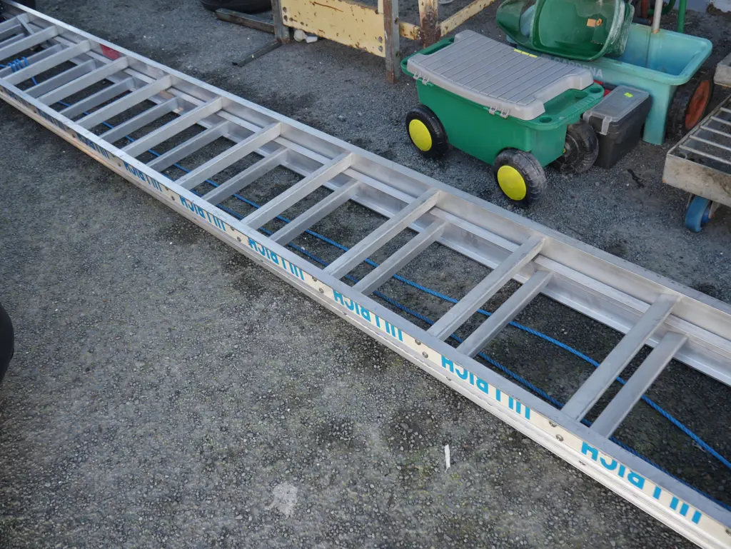 Ullrich aluminium extension ladder Image 1++